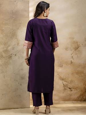 Women's embroidered silk blend kurta pant sets with dupatta 2