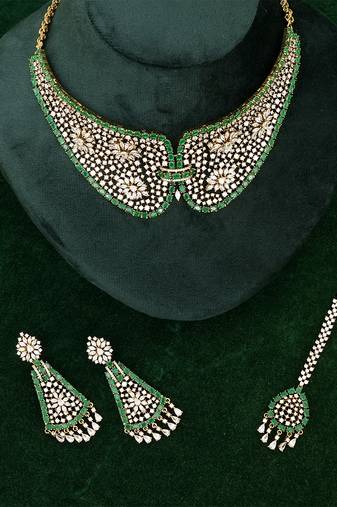 Emarald Green stones necklace set