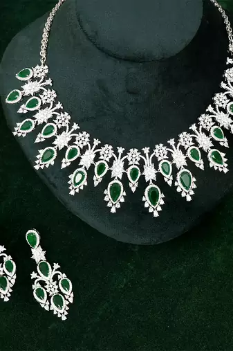 Zircon green stones necklace set