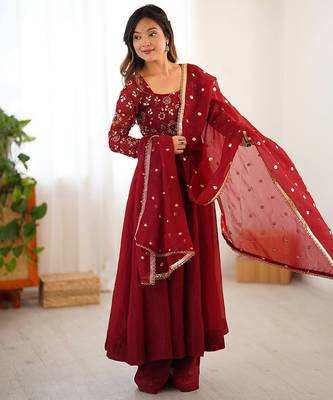 Deep red silk blend anarkali set 3