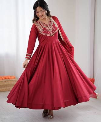 Silk blend red embroidered anarkali set 3