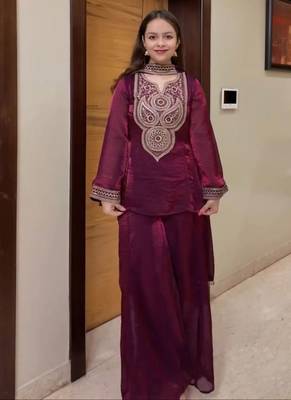 deep maroon silk blend embroidered ethnic set 3