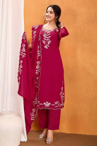 Embroidered pink silk blend Kurta Set with Dupatta