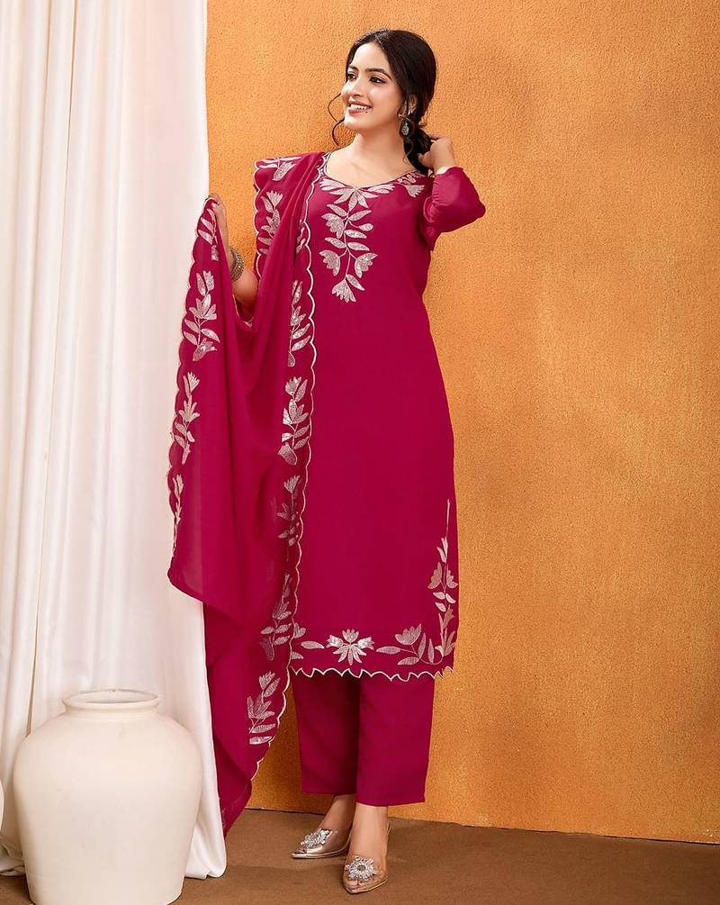 Embroidered pink silk blend Kurta Set with Dupatta
