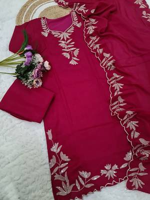 Embroidered pink silk blend Kurta Set with Dupatta 4