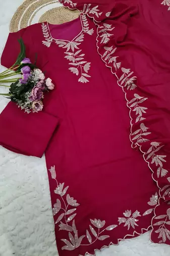 Embroidered pink silk blend Kurta Set with Dupatta