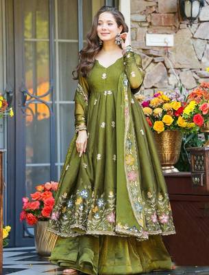 Women's organza floral embroidered anarkali kurta palazzo with dupatta set 2