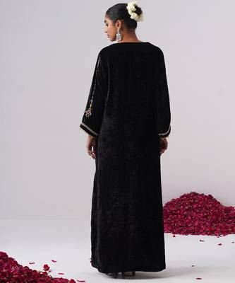 Black embroidered velvet kaftan 5