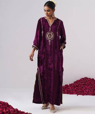 Purple embroidered velvet kaftan 1