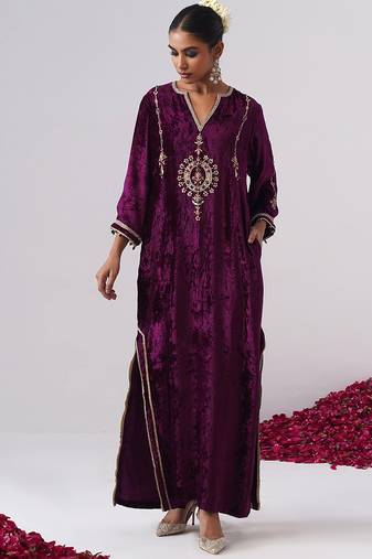 Purple embroidered velvet kaftan
