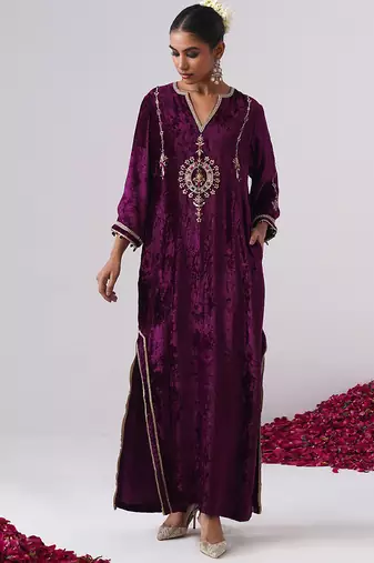 Purple embroidered velvet kaftan