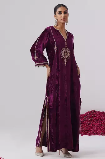 Purple embroidered velvet kaftan
