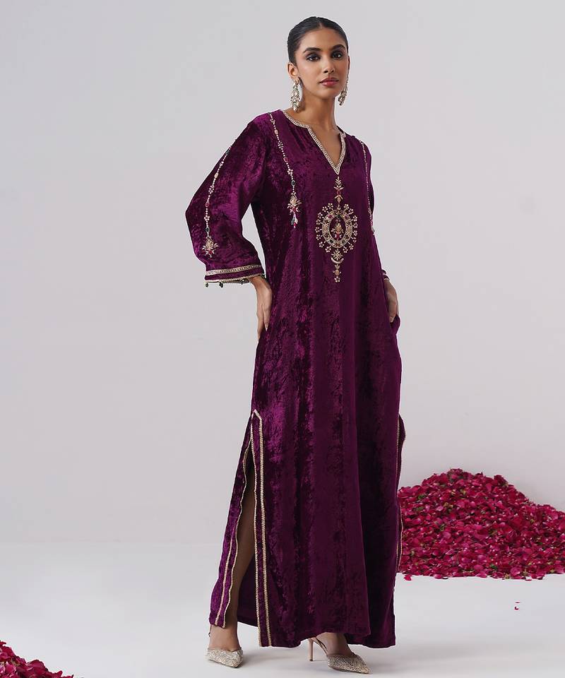 Purple embroidered velvet kaftan