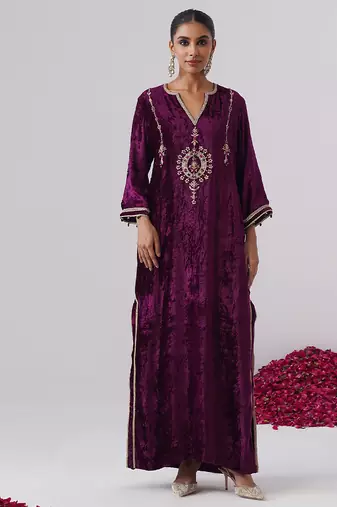 Purple embroidered velvet kaftan