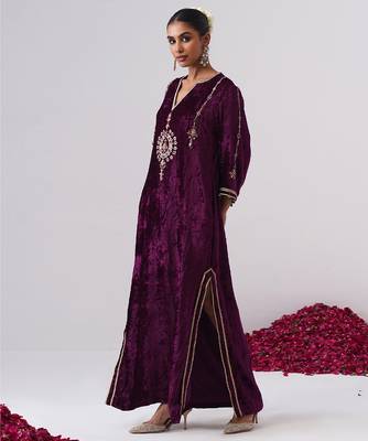 Purple embroidered velvet kaftan 4
