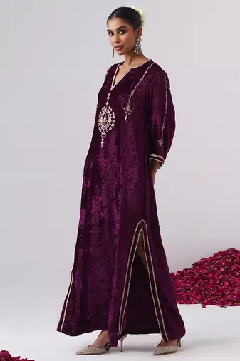 Purple embroidered velvet kaftan