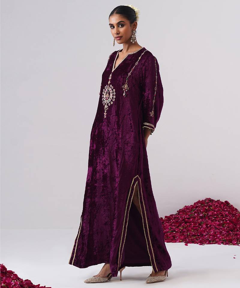 Purple embroidered velvet kaftan