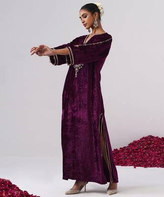Purple embroidered velvet kaftan 5