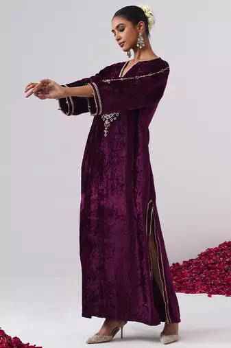Purple embroidered velvet kaftan