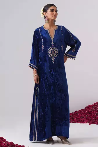 Blue embroidered velvet kaftan
