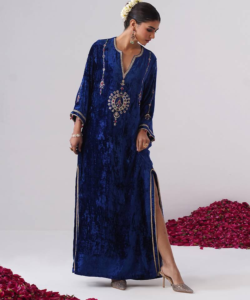 Blue embroidered velvet kaftan