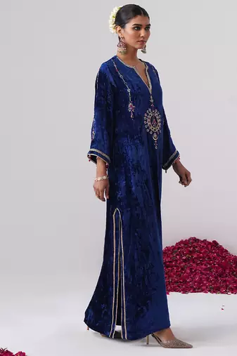 Blue embroidered velvet kaftan
