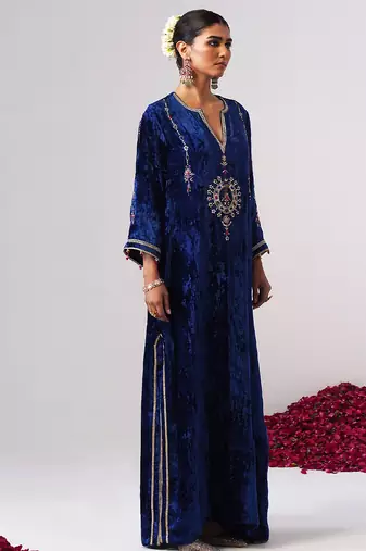 Blue embroidered velvet kaftan