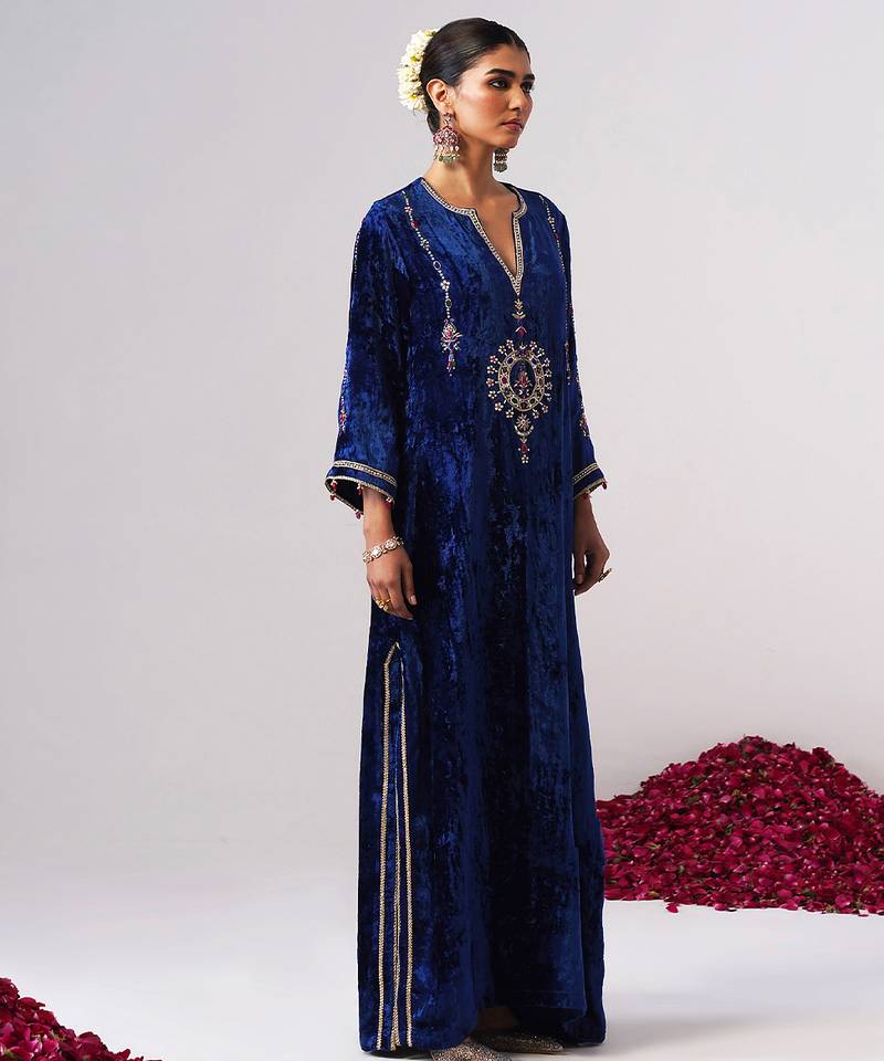 Blue embroidered velvet kaftan