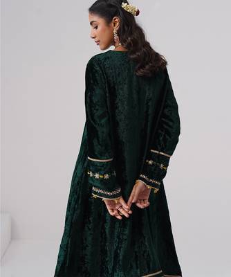 Green embroidered velvet kurta set 3