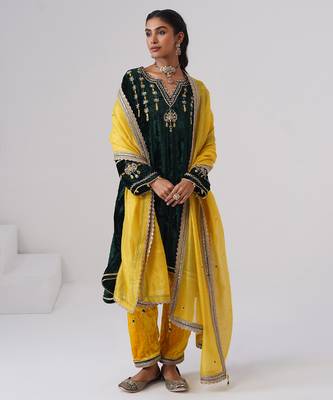Green embroidered velvet kurta set 5