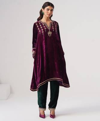 Purple embroidered velvet kurta set 1