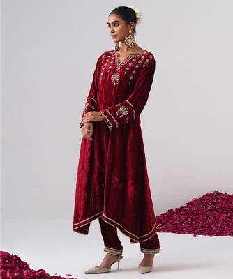 Red embroidered velvet kurta set 5
