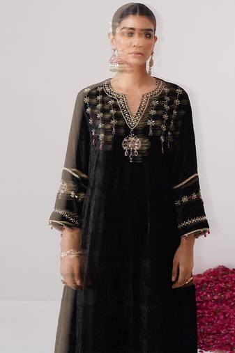 Black embroidered velvet kurta set