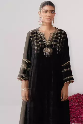 Black embroidered velvet kurta set