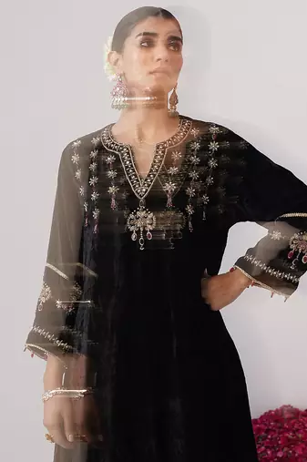 Black embroidered velvet kurta set