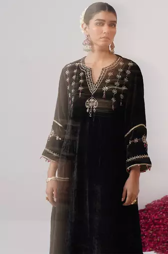 Black embroidered velvet kurta set
