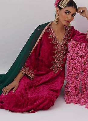 Pink embroidered velvet kurta set 3