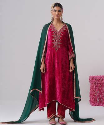 Pink embroidered velvet kurta set 1