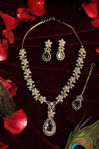 Floral pear-drop bridal set