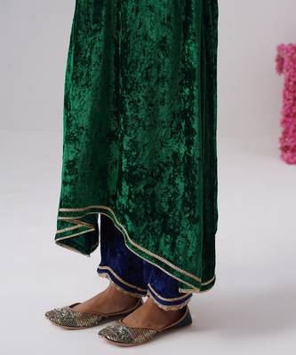 Green embroidered velvet kurta set 3
