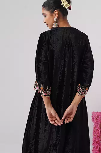 Black embroidered velvet kurta set