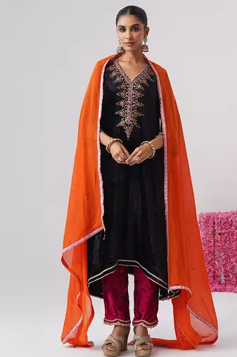 Black embroidered velvet kurta set