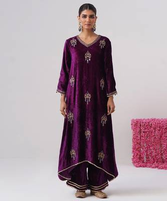 Purple embroidered velvet kurta set 1
