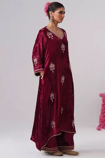 Pink embroidered velvet kurta set