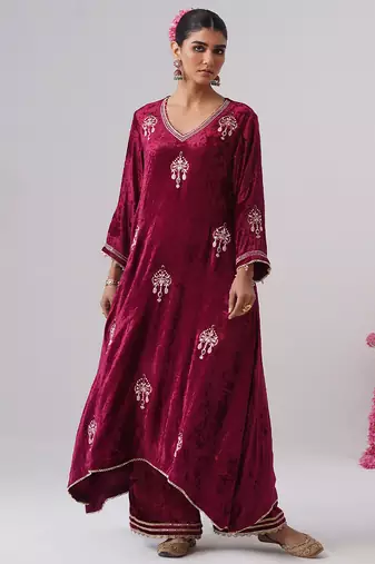 Pink embroidered velvet kurta set