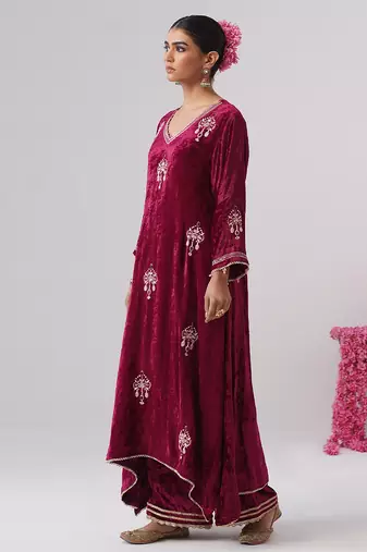 Pink embroidered velvet kurta set