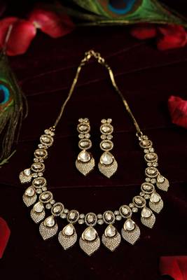 Pear-cut majestic collar 2