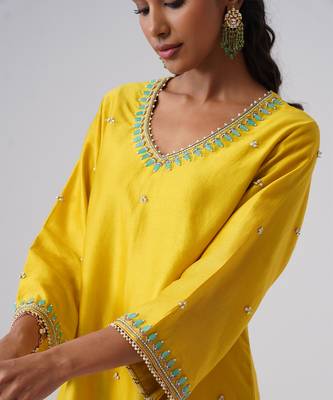 Yellow embroidered chanderi silk kurta set 4