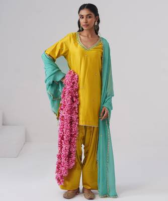 Yellow embroidered chanderi silk kurta set 1