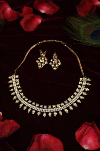 Minimalist crystal v-necklace